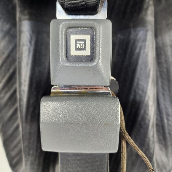 Recycle Revolution Backpack Seatbelt Buckle Tire Illinois license plate top Vtg main image 4